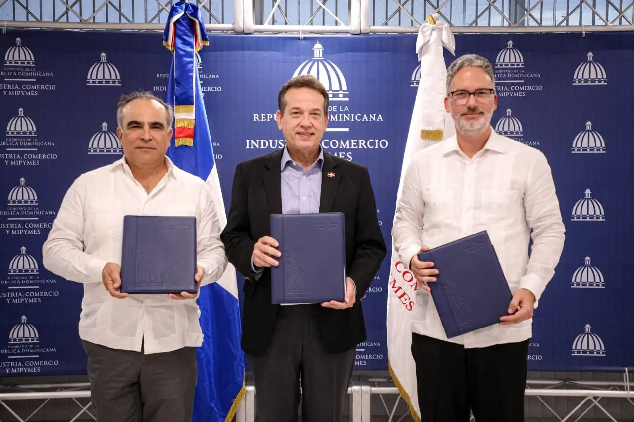 AIRD firma acuerdo de colaboración con el MICM