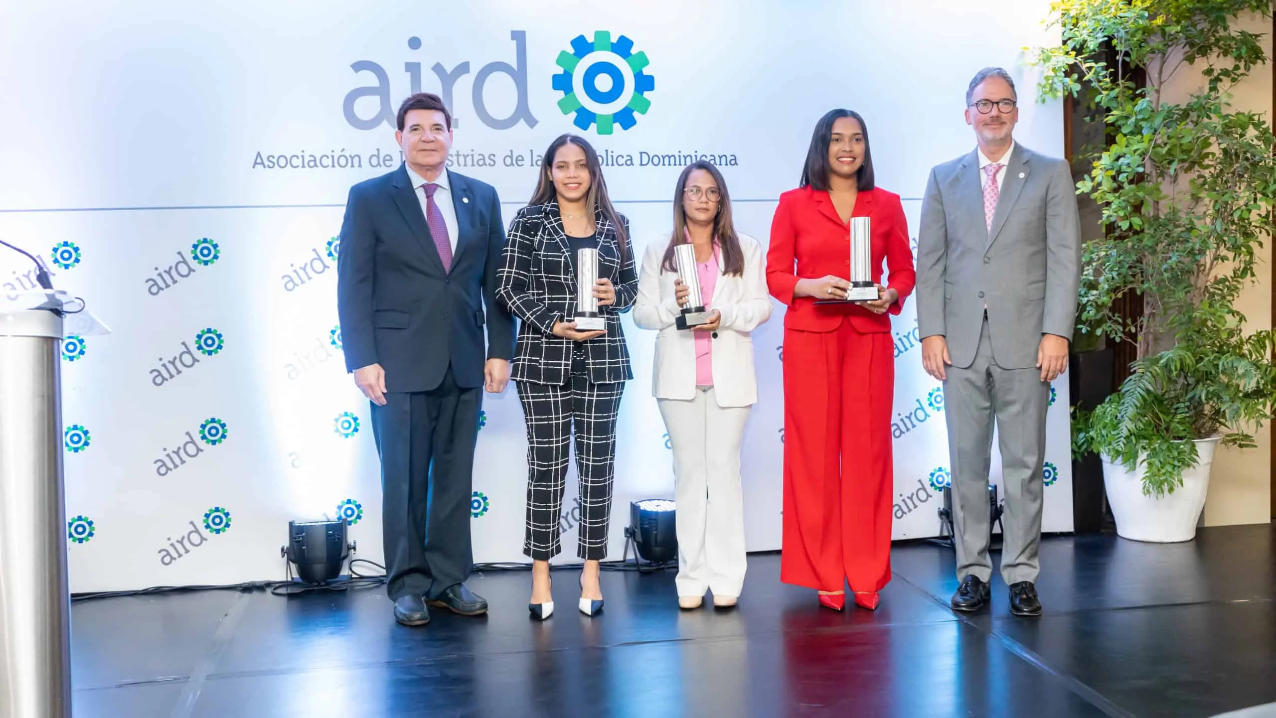 Trabajos ganadores Premio AIRD al Periodismo Industrial se enfocaron en innovación, sostenibilidad y comercio ilícito